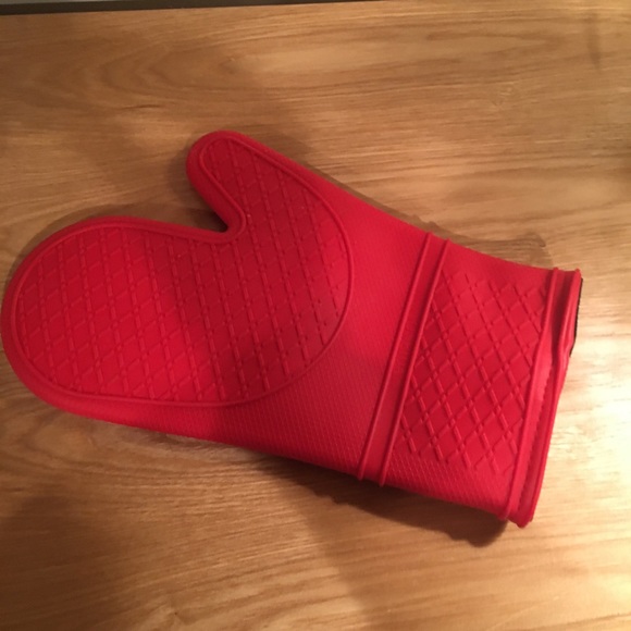 image of Silicone Oven Mitt - Fabric Interior